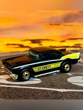 Hot Wheels Vintage 1982 The Hot Ones ‘57 Chevy Jet Black Hong Kong GHO Vintage